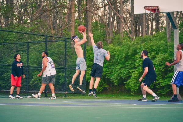 Quels sont les impacts de la musculation isométrique sur la stabilité des genoux des footballeurs?